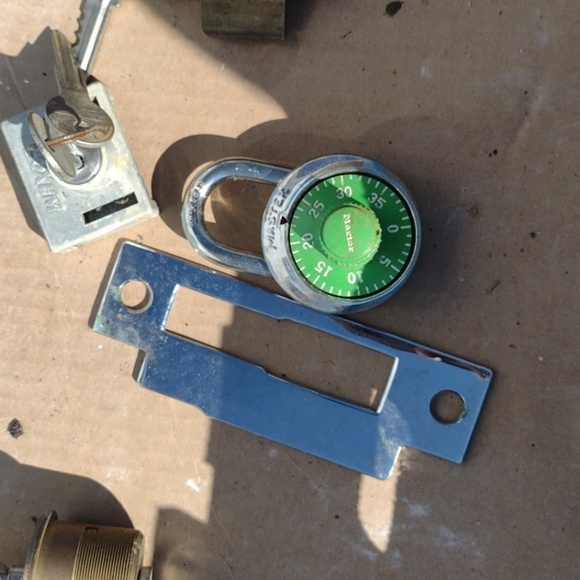Door Locks& Cylinder Locks Lot - Picture 4 of 4